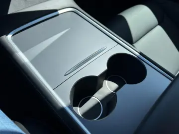 TESLA Model Y Long Range AWD NAVI ACC PANO 21