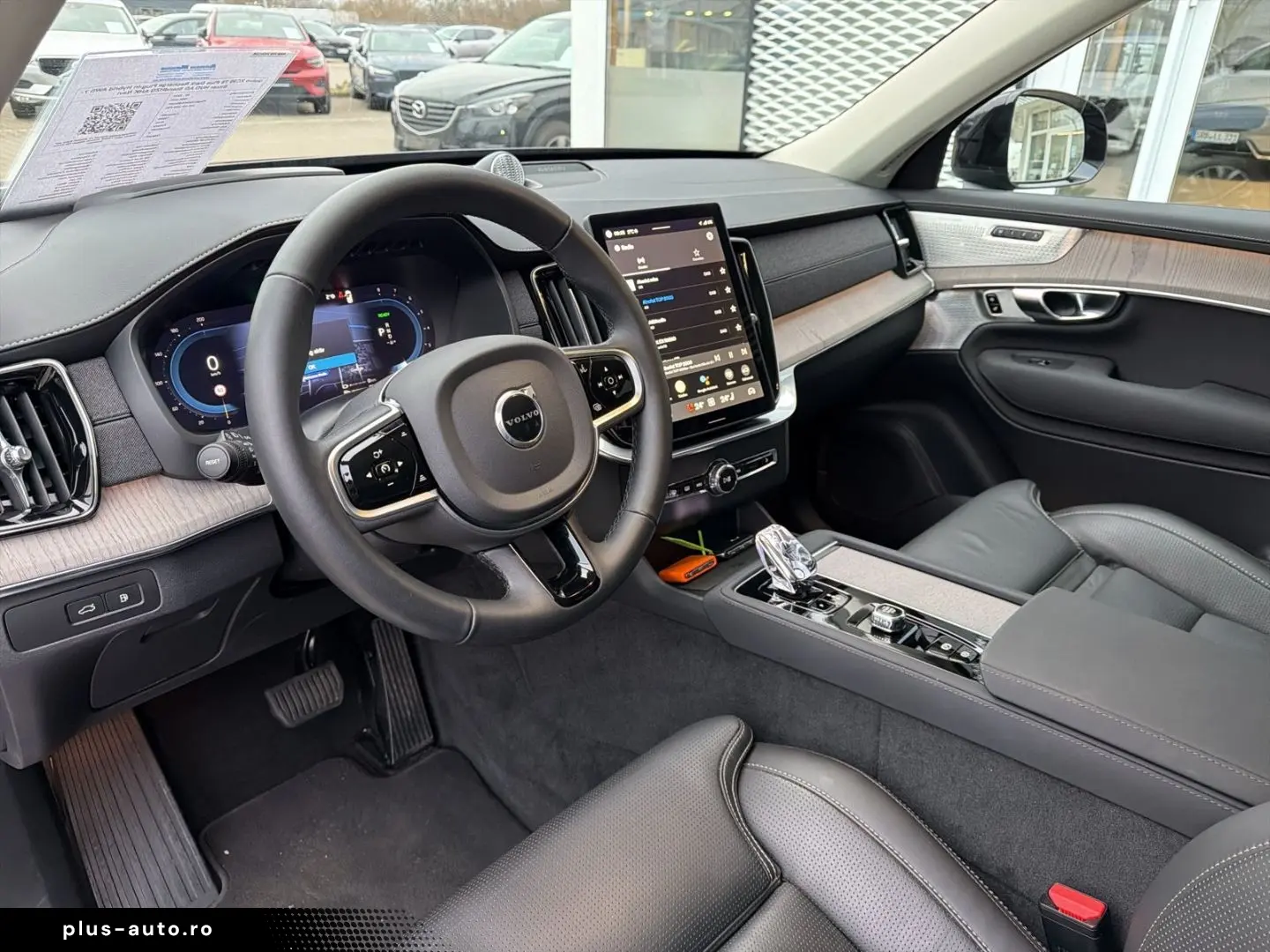 VOLVO XC90 T8 Plus Dark Recharge Plug-In Hybrid AWD 7-