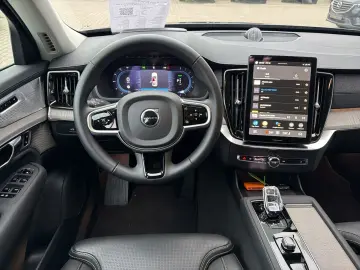 VOLVO XC90 T8 Plus Dark Recharge Plug-In Hybrid AWD 7-