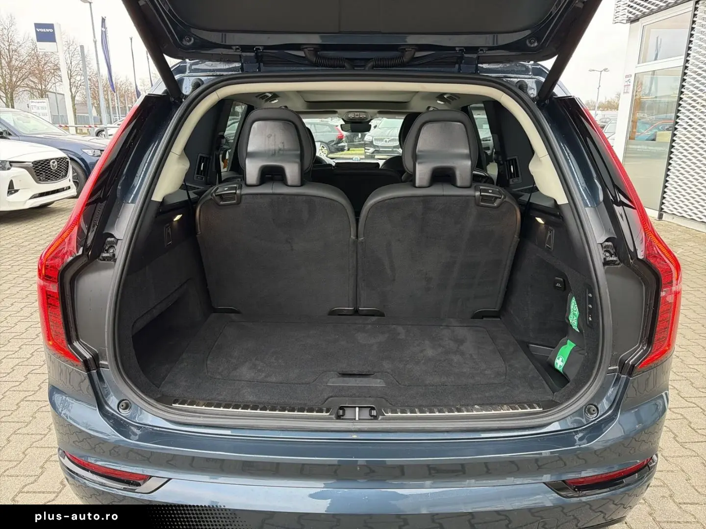 VOLVO XC90 T8 Plus Dark Recharge Plug-In Hybrid AWD 7-