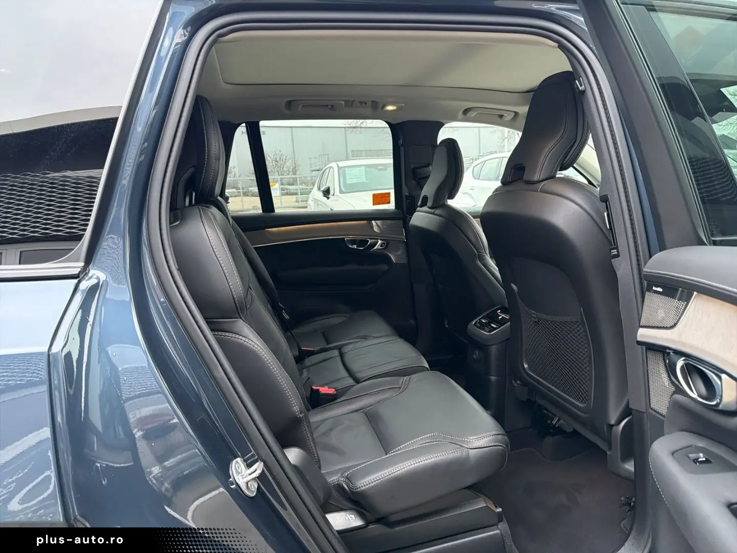 VOLVO XC90 T8 Plus Dark Recharge Plug-In Hybrid AWD 7-