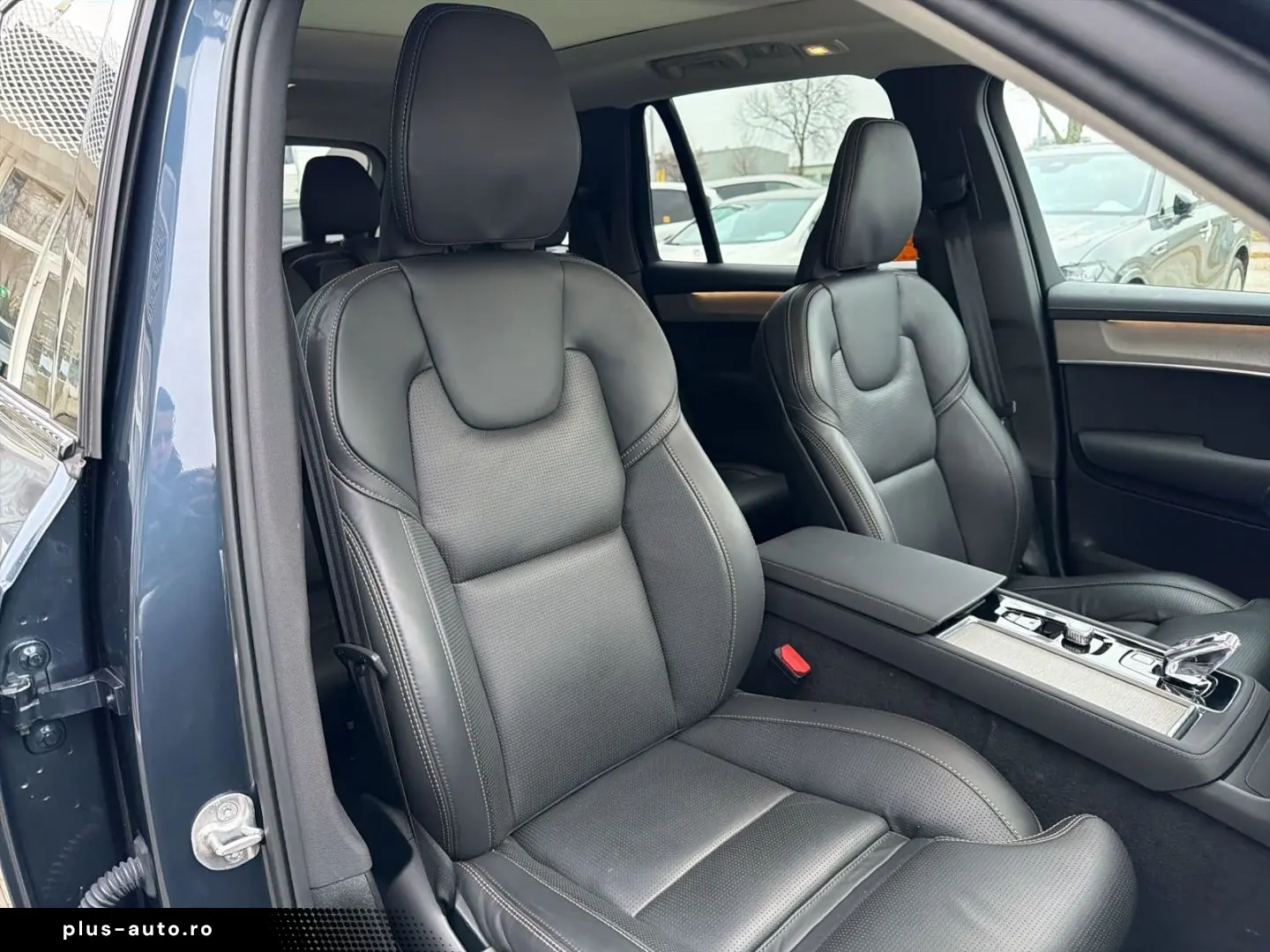 VOLVO XC90 T8 Plus Dark Recharge Plug-In Hybrid AWD 7-