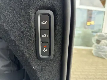 VOLVO XC90 T8 Plus Dark Recharge Plug-In Hybrid AWD 7-