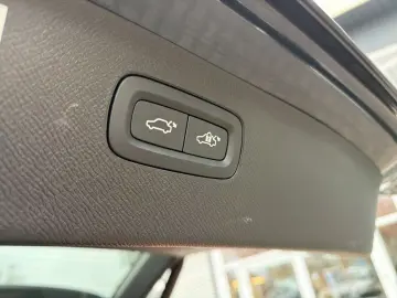 VOLVO XC90 T8 Plus Dark Recharge Plug-In Hybrid AWD 7-