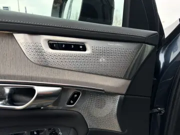 VOLVO XC90 T8 Plus Dark Recharge Plug-In Hybrid AWD 7-