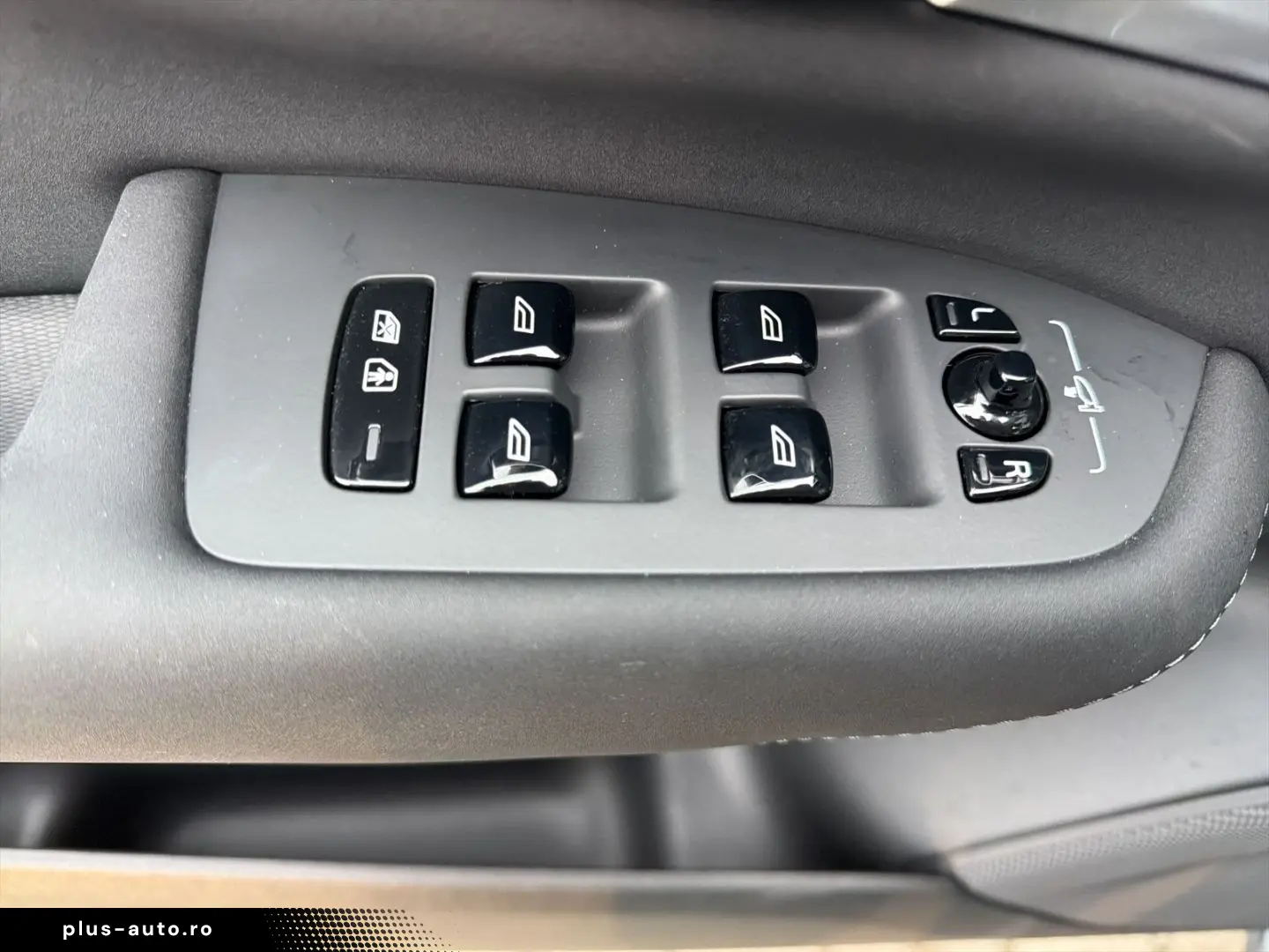 VOLVO XC90 T8 Plus Dark Recharge Plug-In Hybrid AWD 7-