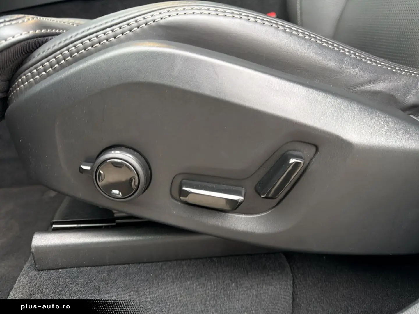 VOLVO XC90 T8 Plus Dark Recharge Plug-In Hybrid AWD 7-