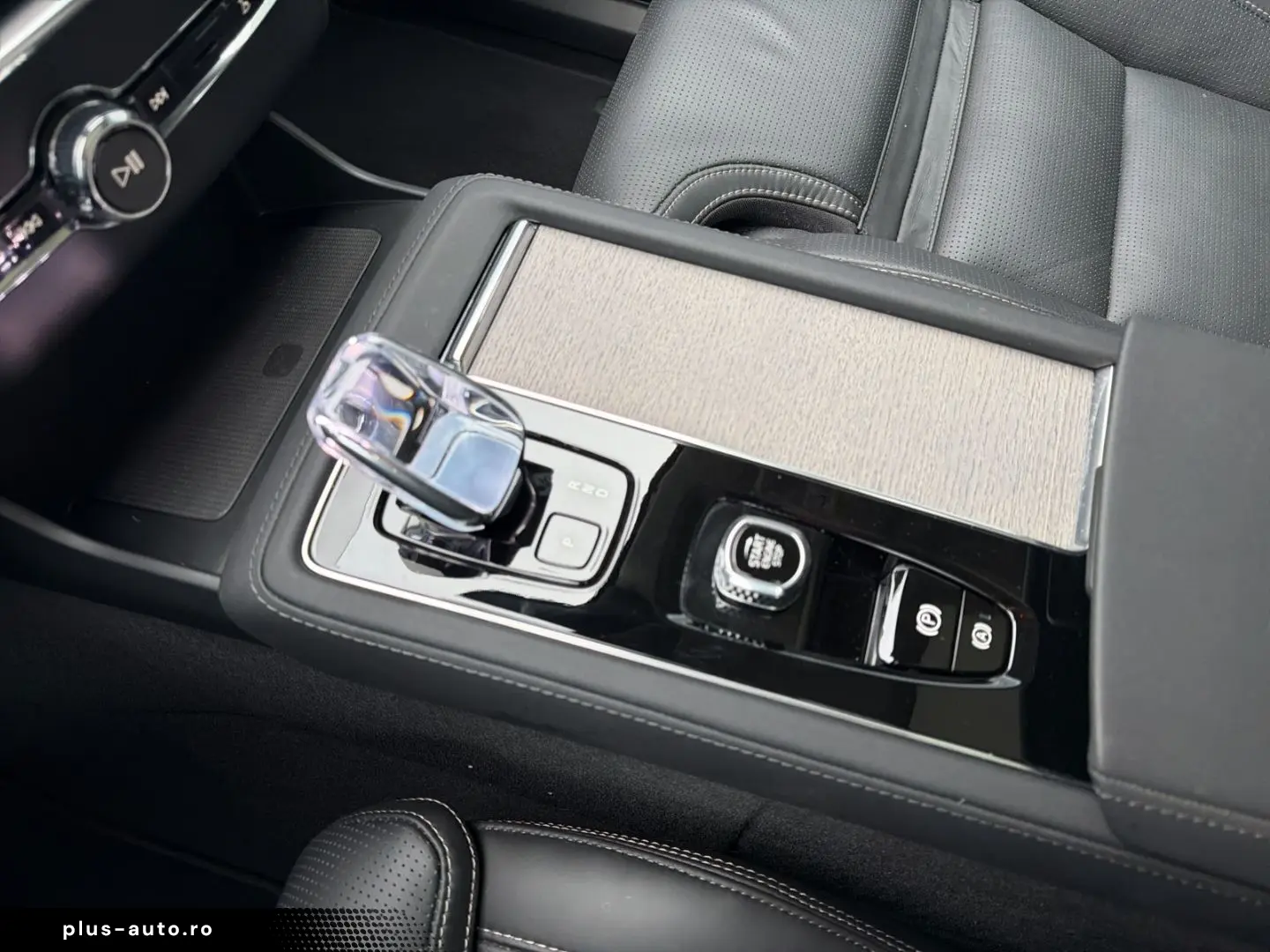 VOLVO XC90 T8 Plus Dark Recharge Plug-In Hybrid AWD 7-