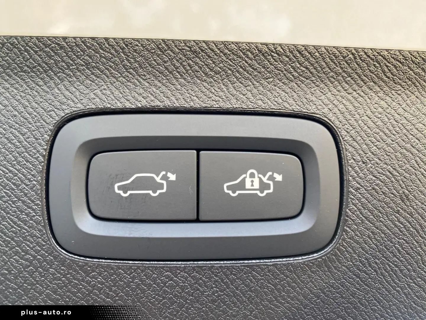 VOLVO XC90 T8 AWD Ultra Bright