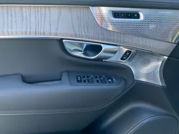 VOLVO XC90 T8 AWD Ultra Bright