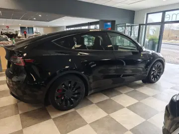 TESLA Model Y Performance Dual AWD PANO VOLL