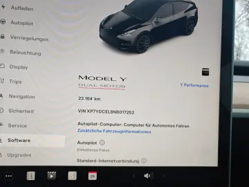 TESLA Model Y Performance Dual AWD PANO VOLL