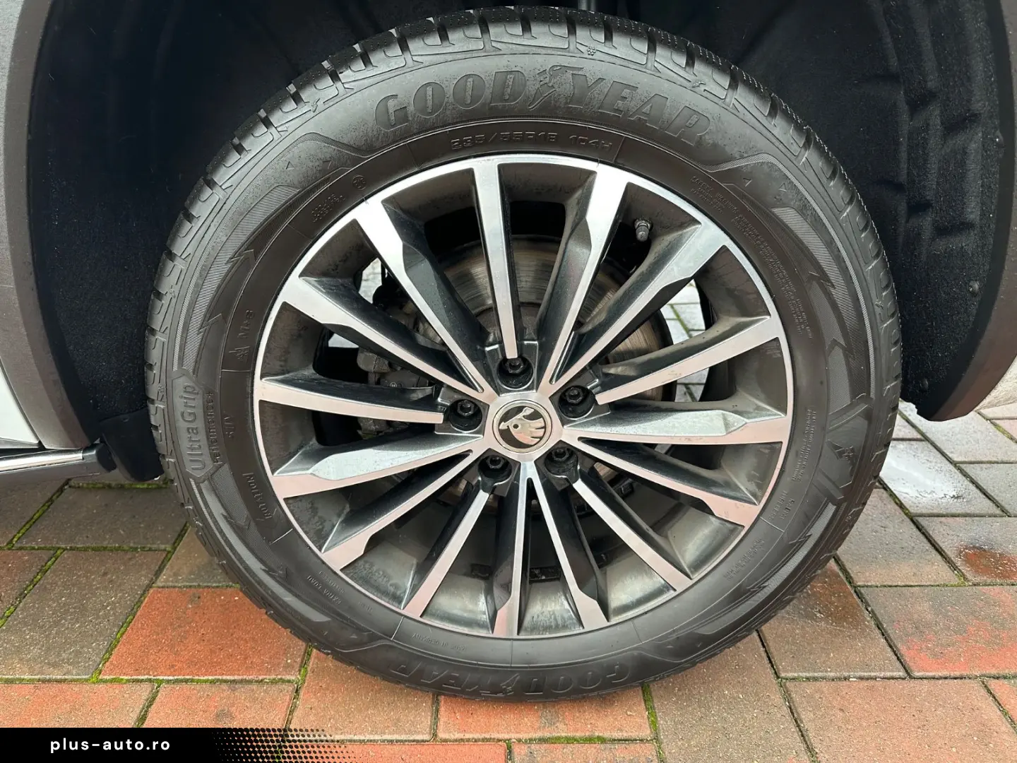 SKODA Kodiaq 2.0 TDI DSG 4x4 L&K STANDH PANO AHK 360