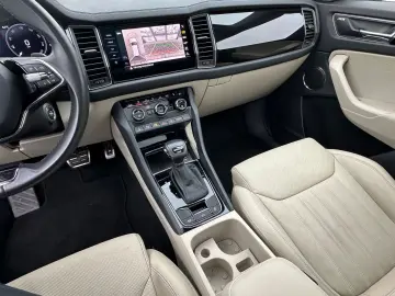 SKODA Kodiaq 2.0 TDI DSG 4x4 L&K STANDH PANO AHK 360