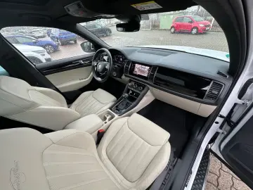SKODA Kodiaq 2.0 TDI DSG 4x4 L&K STANDH PANO AHK 360