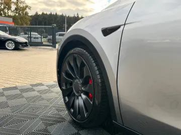 TESLA MODEL Y PERFORMANCE   QUICKSILVER   21 INCH TURB