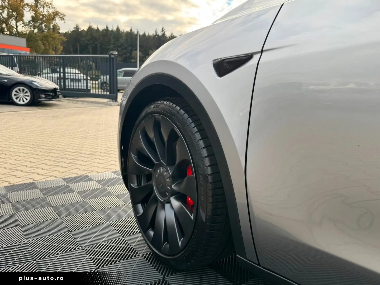 TESLA MODEL Y PERFORMANCE   QUICKSILVER   21 INCH TURB