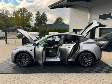 TESLA MODEL Y PERFORMANCE   QUICKSILVER   21 INCH TURB