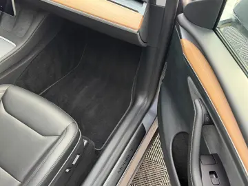 TESLA MODEL Y PERFORMANCE   QUICKSILVER   21 INCH TURB