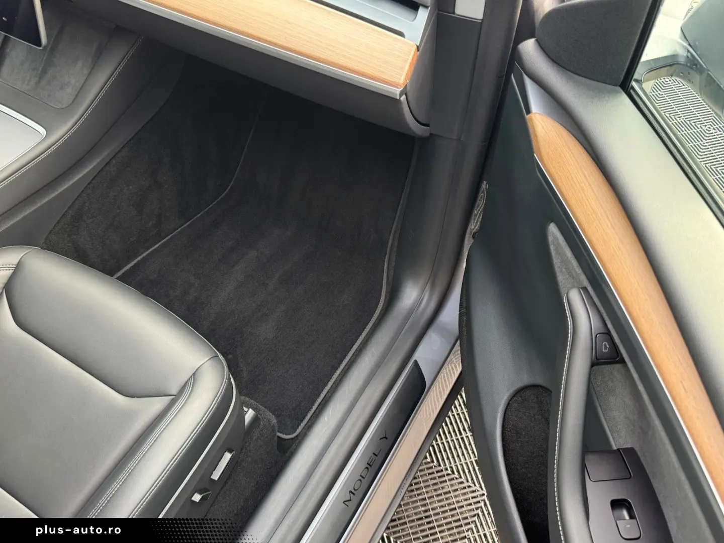 TESLA MODEL Y PERFORMANCE   QUICKSILVER   21 INCH TURB