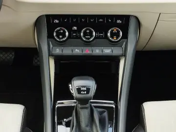 SKODA Karoq 2.0 TDI Style 4x4 DSG ACC AHK AUT DynLicht