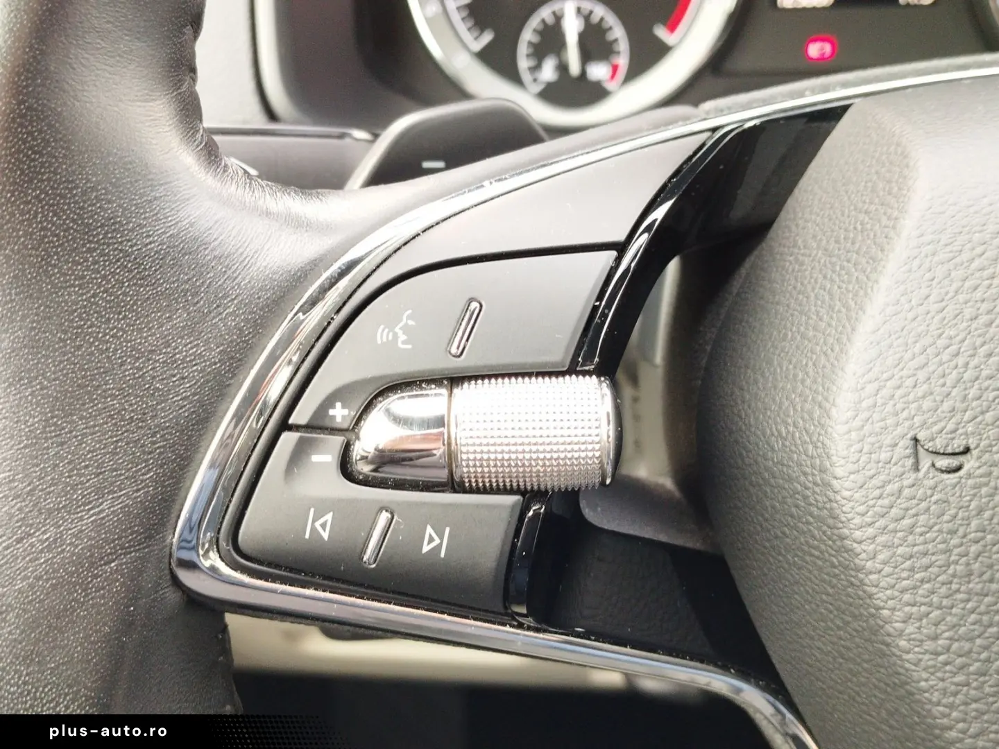 SKODA Karoq 2.0 TDI Style 4x4 DSG ACC AHK AUT DynLicht