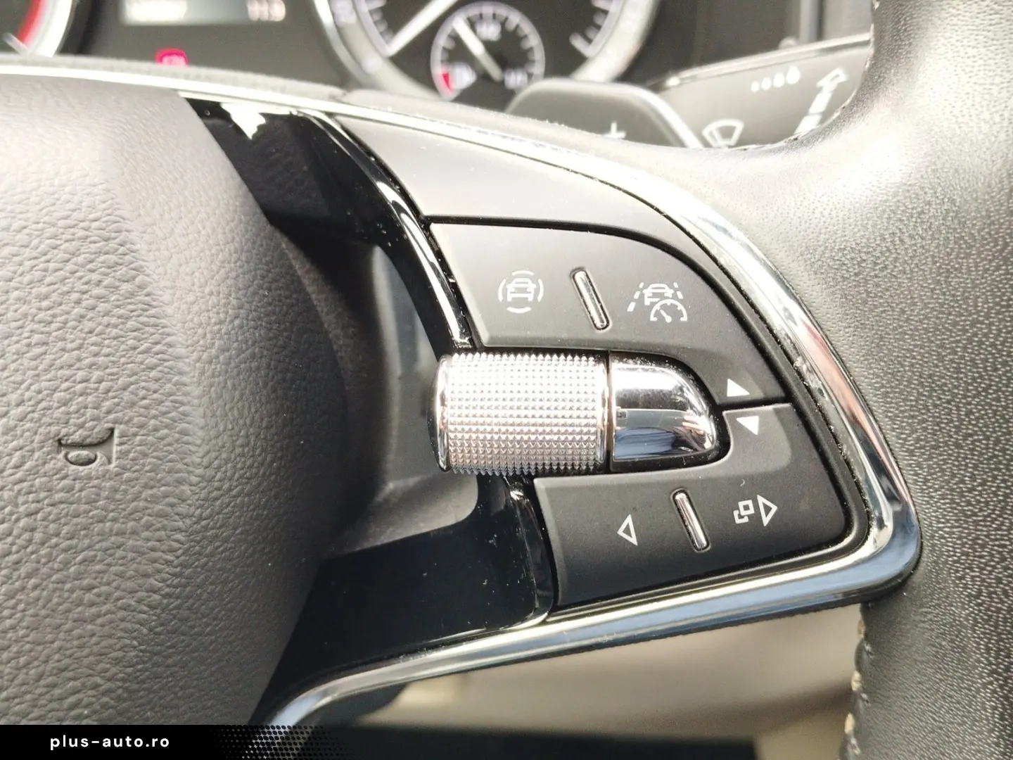 SKODA Karoq 2.0 TDI Style 4x4 DSG ACC AHK AUT DynLicht