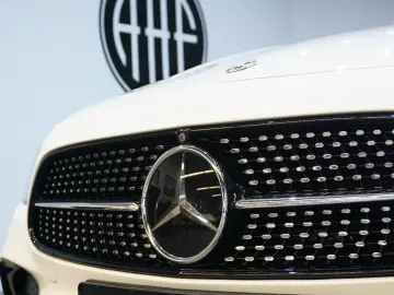 MERCEDES-BENZ E 450 4Matic Cabrio MBUX 360 SHZ SHB Massage