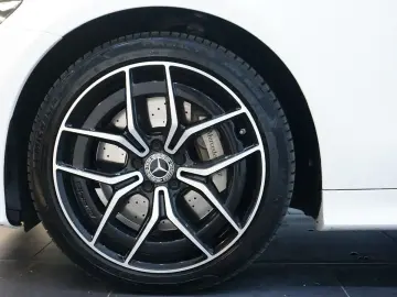 MERCEDES-BENZ E 450 4Matic Cabrio MBUX 360 SHZ SHB Massage