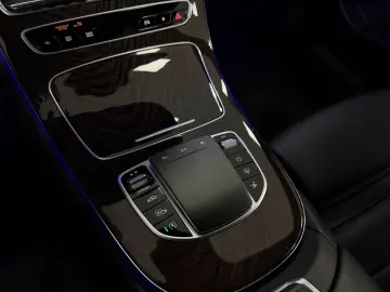 MERCEDES-BENZ E 450 4M AMG AIRM PANO STHZG DISTR SOF&hellip;