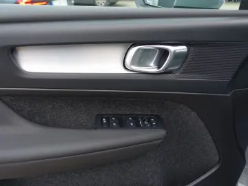 VOLVO XC40 Core B3 Mild-Hybrid 360 KAM ACC PILOT BLIS