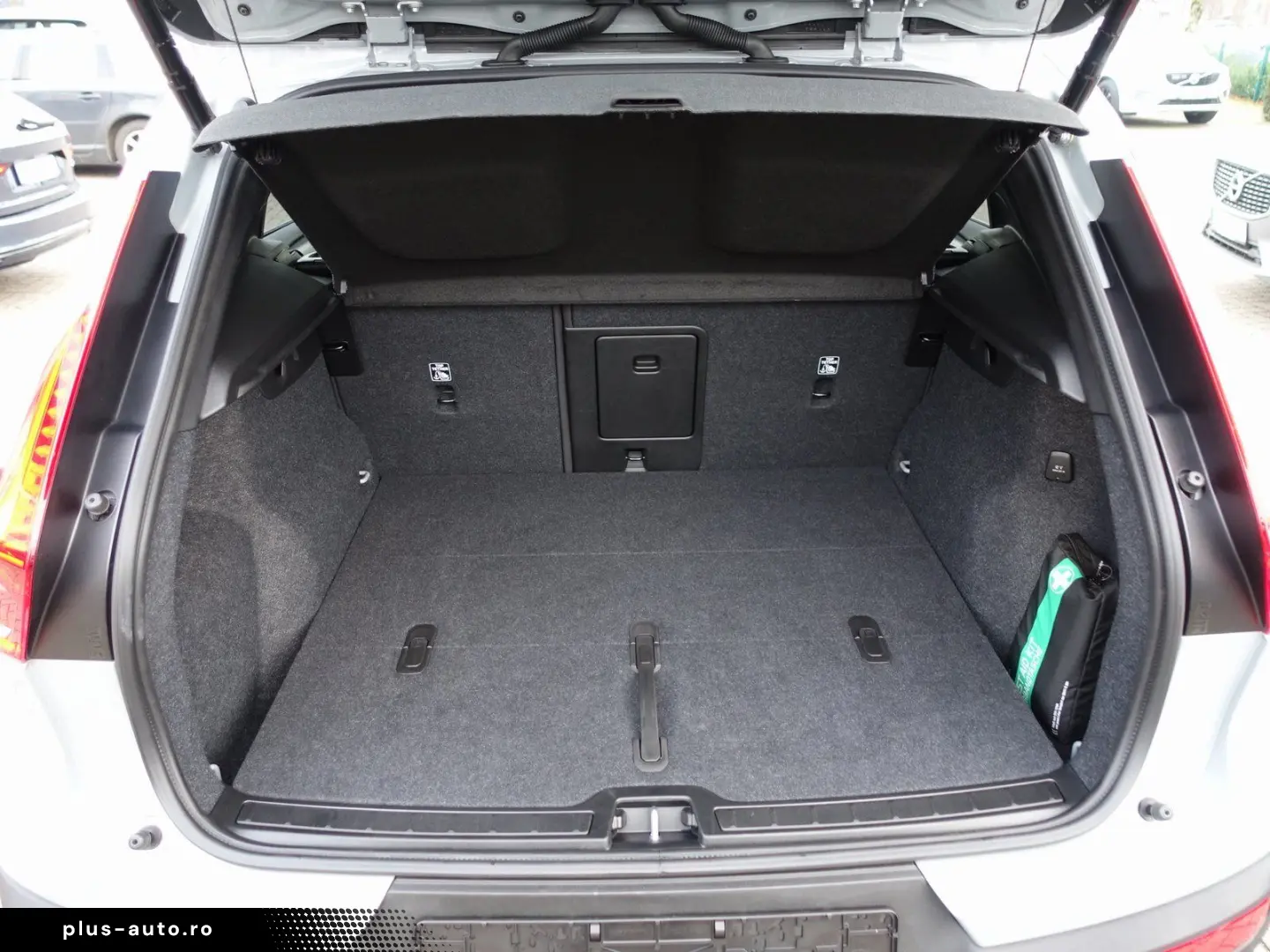 VOLVO XC40 Core B3 Mild-Hybrid 360 KAM ACC PILOT BLIS