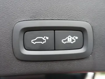 VOLVO XC40 Core B3 Mild-Hybrid 360 KAM ACC PILOT BLIS