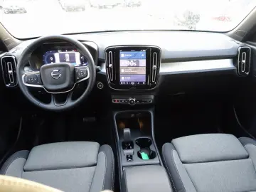VOLVO XC40 Core B3 Mild-Hybrid 360  Memory BLS Carplay