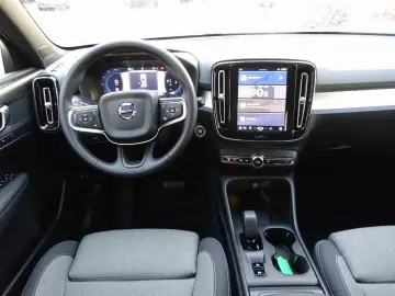 VOLVO XC40 Core B3 Mild-Hybrid 360  Memory BLS Carplay