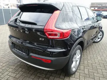 VOLVO XC40 Core B3 Mild-Hybrid 360  BLIS Carplay