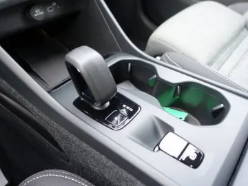 VOLVO XC40 Core B3 Mild-Hybrid 360  BLIS Carplay