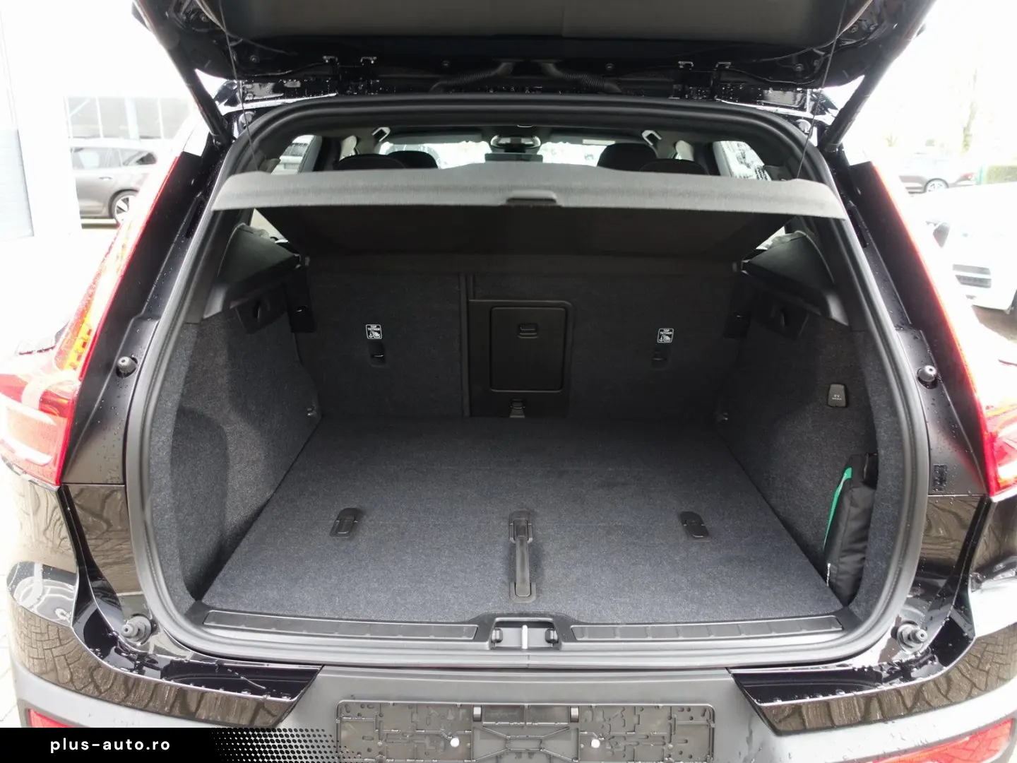 VOLVO XC40 Core B3 Mild-Hybrid 360  BLIS Carplay