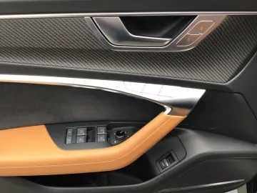 AUDI RS6 Avant 4.0TFSI quattro Tiptron Matrix Keramik