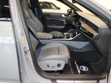 AUDI RS6 Avant 4.0 TFSI quattro B&O Pano VOLL