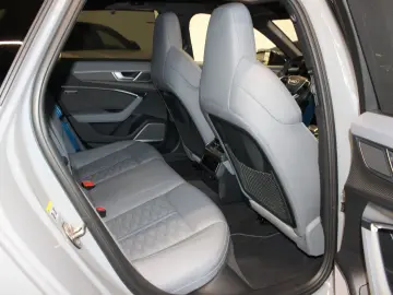 AUDI RS6 Avant 4.0 TFSI quattro B&O Pano VOLL