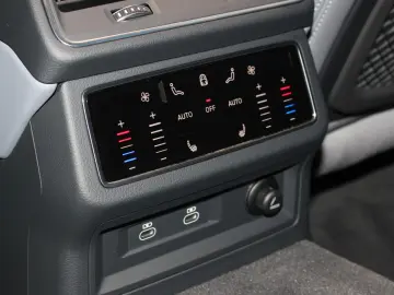 AUDI RS6 Avant 4.0 TFSI quattro B&O Pano VOLL