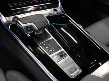 AUDI RS6 Avant 4.0 TFSI quattro B&O Pano VOLL