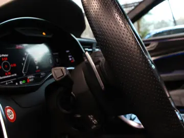 AUDI RS6 Avant 4.0 TFSI quattro B&O Pano VOLL