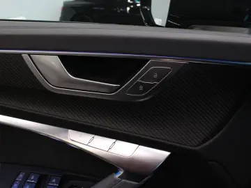 AUDI RS6 Avant 4.0 TFSI quattro B&O Pano VOLL