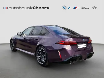 BMW M5 Limousine Individual Daytonaviolett    Driver