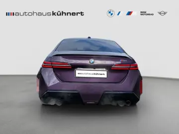 BMW M5 Limousine Individual Daytonaviolett    Driver