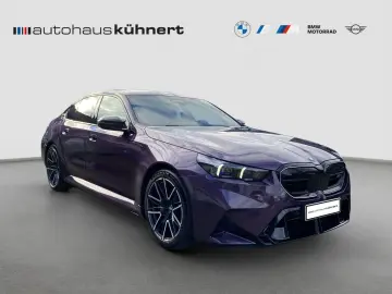 BMW M5 Limousine Individual Daytonaviolett    Driver