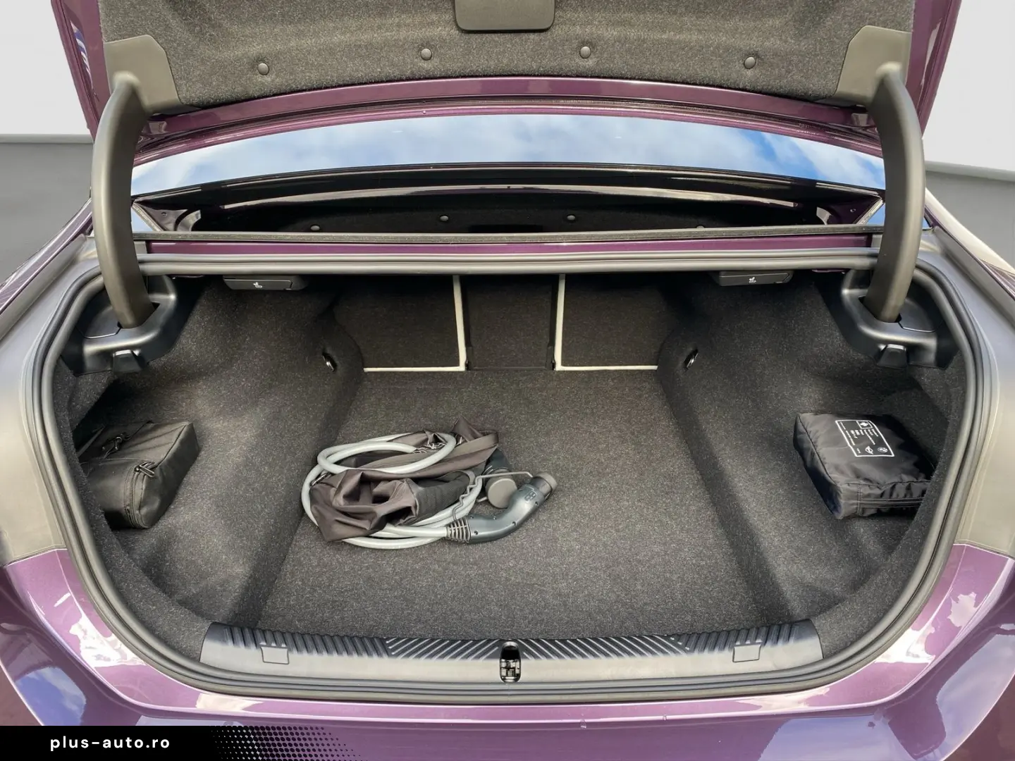 BMW M5 Limousine Individual Daytonaviolett    Driver