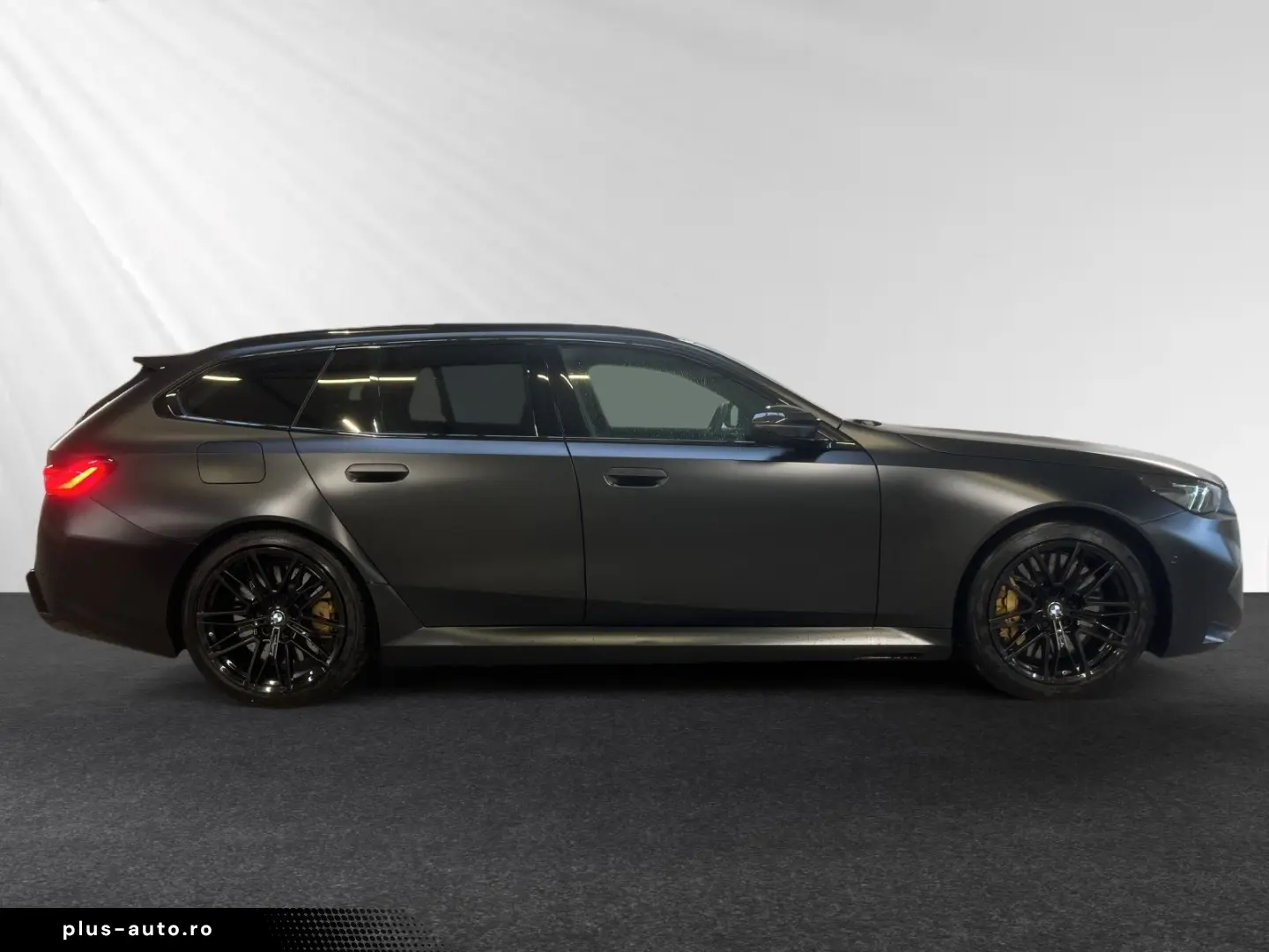 BMW M5 Touring  FrozenBlackMetallic  Pano B&W